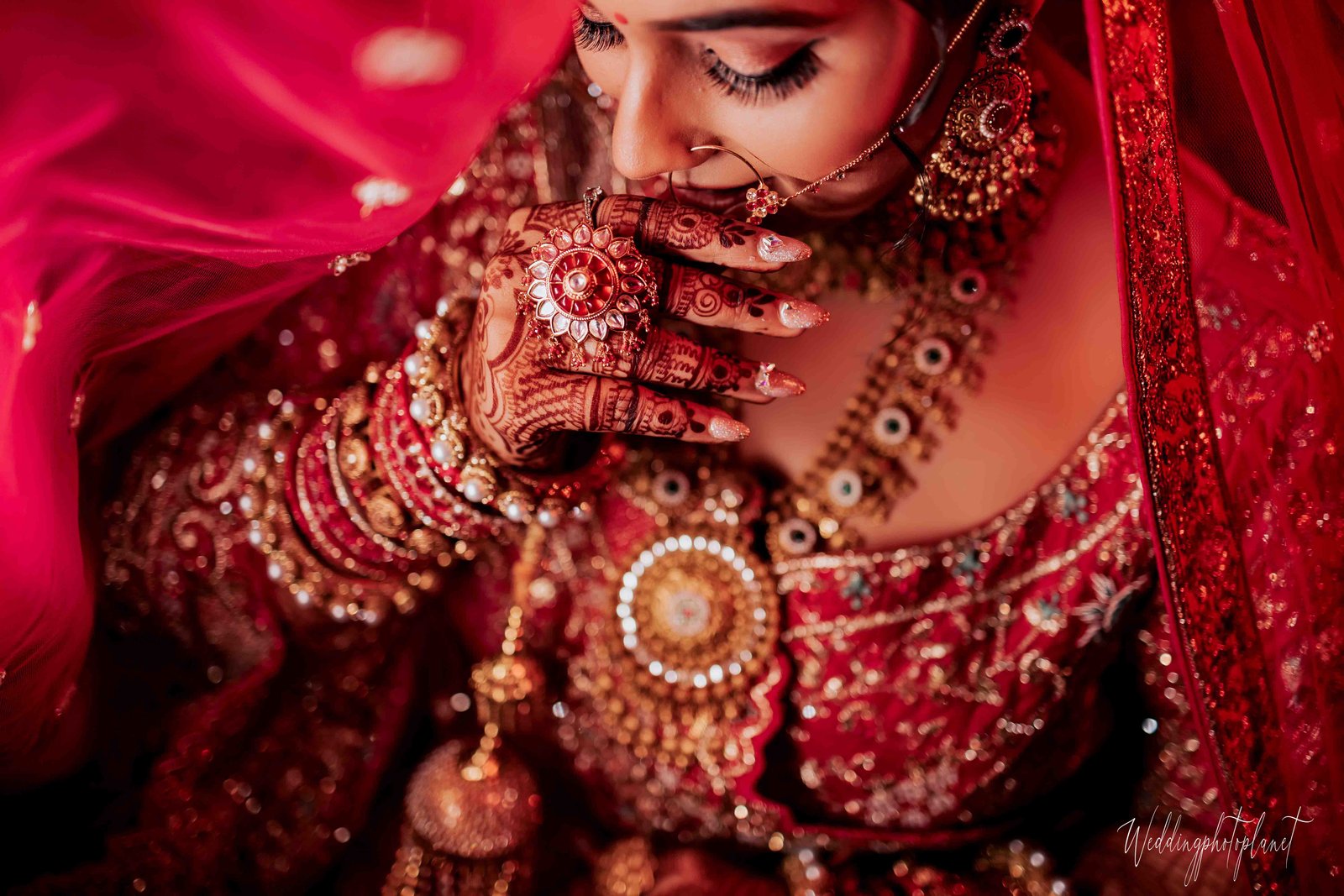 Artistic bridal composition in red and gold
