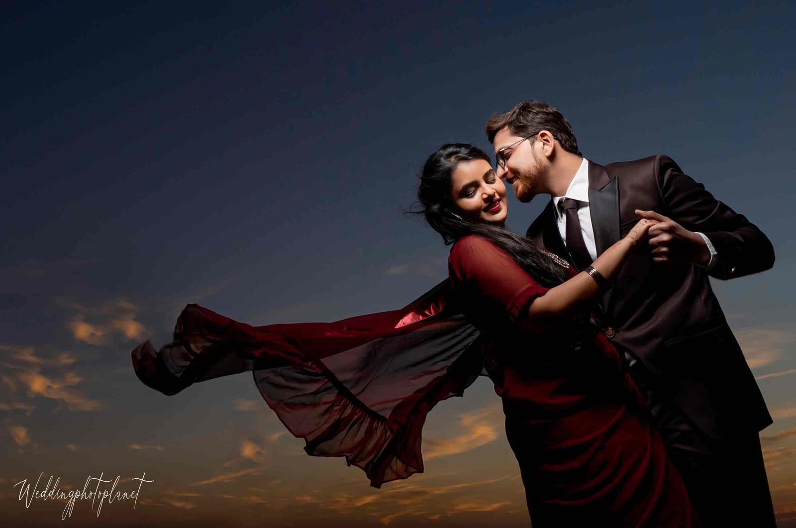 Creative pre wedding photo poses